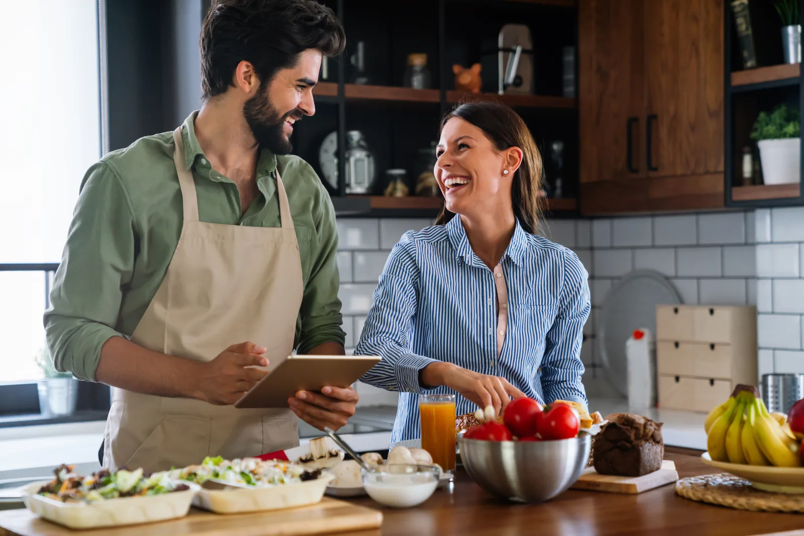 Liffos KI erkennt Zutaten auf einem Kühlschrankfoto und erstellt ein fertiges Rezept.