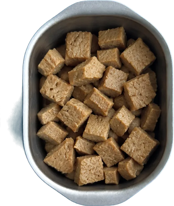 Nel secondo contenitore mettete 260 g di seitan a dadini medi.