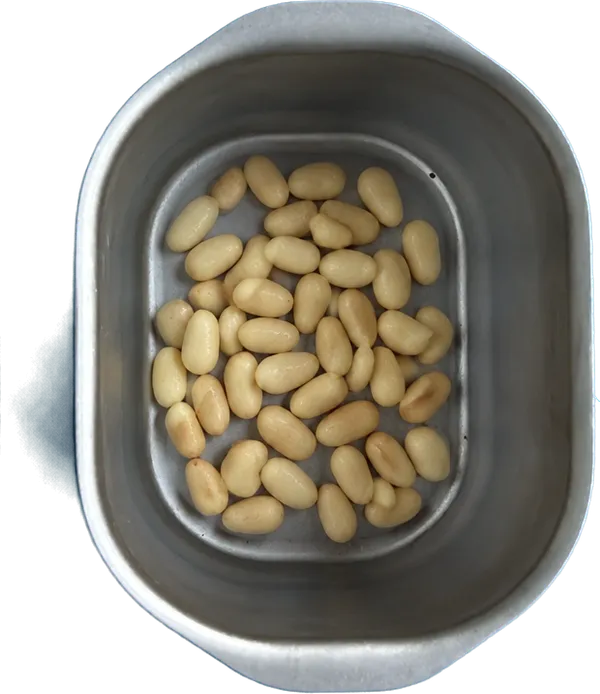 Nel settimo contenitore mettete 30 g di pinoli.