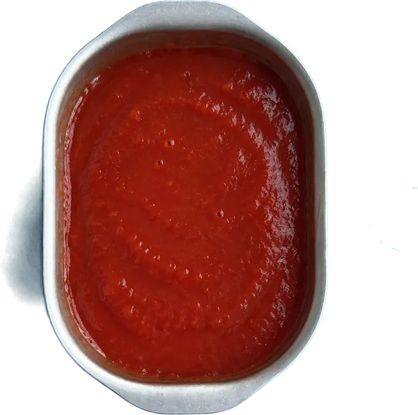 Nel terzo contenitore mettete 300 g di passata di pomodoro.