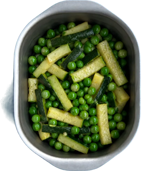 Nel terzo contenitore mettete 150 g di zucchine a listarelle e 100 g di piselli decongelati.