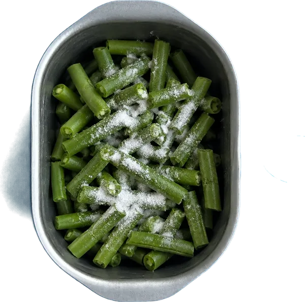 Nel sesto contenitore mettete 170 g di fagiolini a metà e 3 cucchiai Liffo di sale fino.