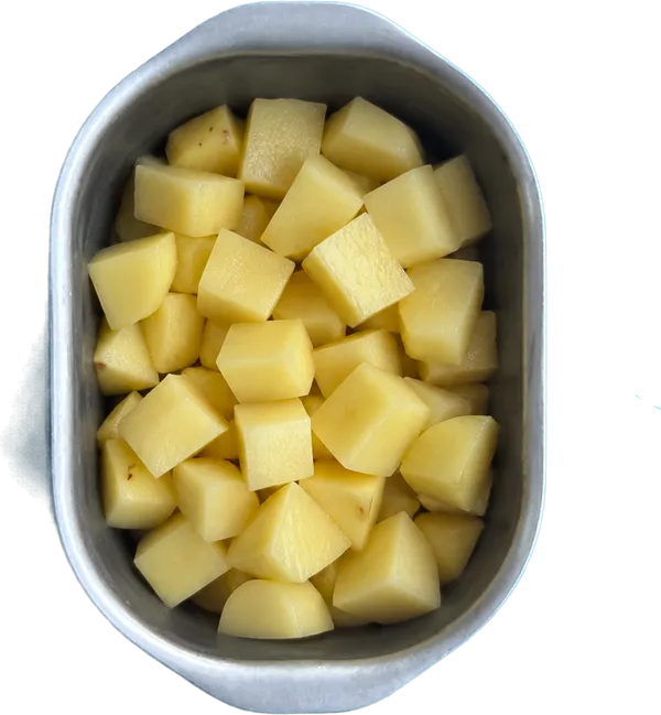 Nel quarto contenitore mettete 400 g di patate a dadini medi.