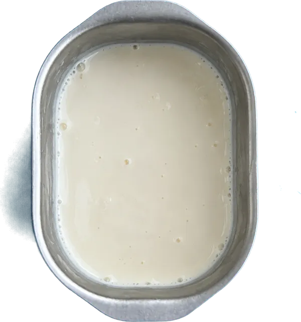 Nel secondo contenitore mettete 300 g di panna fresca.