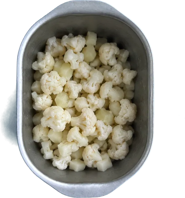 Nel terzo contenitore mettete 160 g di cavolfiori a dadini piccoli.