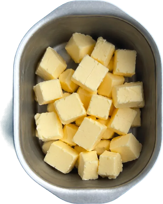 Nel quarto contenitore mettete 80 g di burro a dadini piccoli.