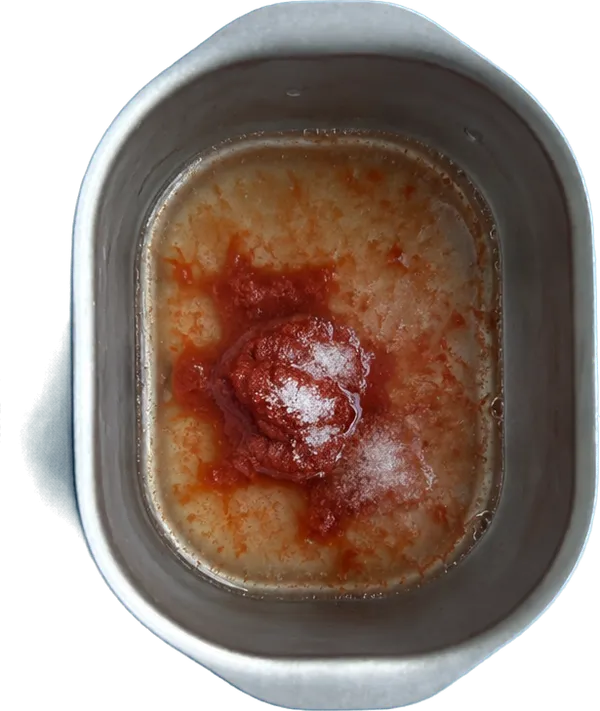Nel sesto contenitore mettete 50 g di acqua, 30 g di aceto di vino bianco, 15 g di zucchero bianco, 15 g di concentrato di pomodoro e 3 cucchiai Liffo di sale fino.