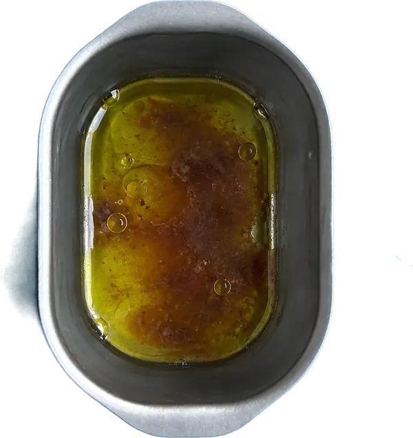 Nel quarto contenitore mettete 15 g di olio extravergine di oliva e 20 g di colatura di alici.