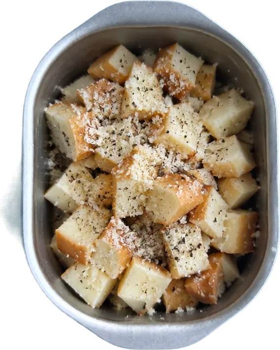 Nel settimo contenitore mettete 180 g di provole affumicate, 25 g di parmigiano reggiano grattugiato e 2 pizzichi di pepe nero.