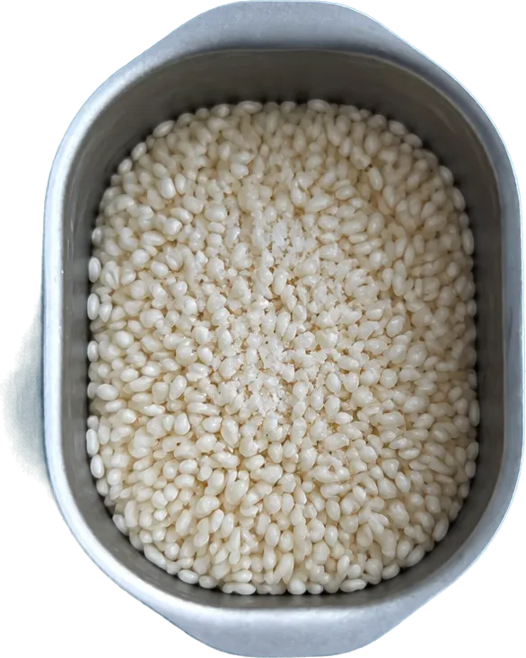 Nel secondo contenitore mettete 320 g di riso arborio e 4.5 cucchiai Liffo di sale fino.