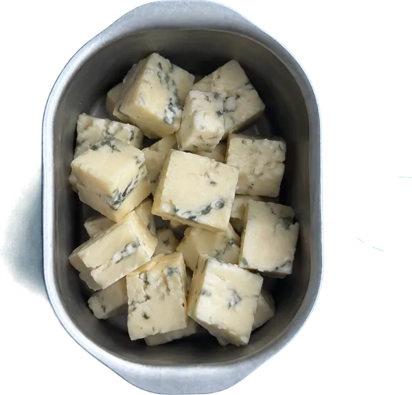 Nel settimo contenitore mettete 100 g di gorgonzola dolce a dadini medi.