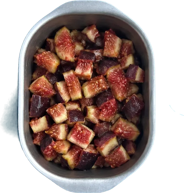 Nel quinto contenitore mettete 250 g di fichi freschi a dadini piccoli.