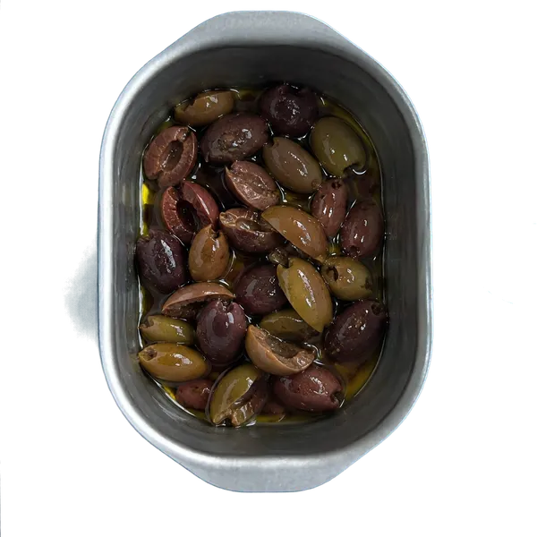 Nel quarto contenitore mettete 20 g di olio extravergine di oliva e 60 g di olive taggiasche denocciolate a metà.