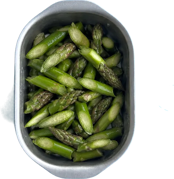 Nel terzo contenitore mettete 200 g di asparagi a losanghe.