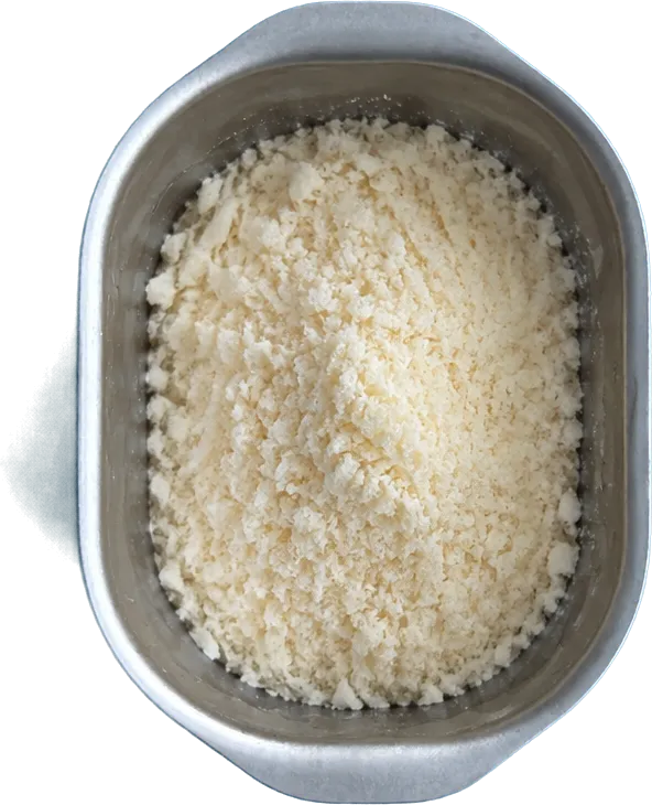 Nel terzo contenitore mettete 80 g di pecorino romano grattugiato.