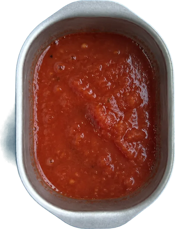 Nel terzo contenitore mettete 200 g di salsa di pomodoro, 20 g di acqua e 10 g di concentrato di pomodoro.