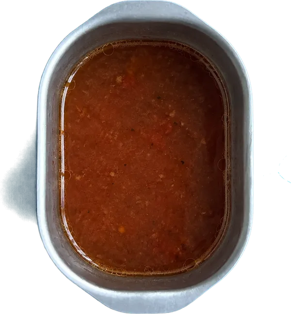 Nel quinto contenitore mettete 300 g di brodo di manzo e 13 g di concentrato di pomodoro.