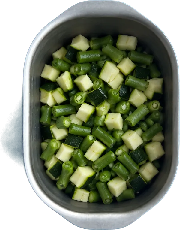 Nel quinto contenitore mettete 200 g di zucchine a dadini piccoli e 100 g di fagiolini a dadini piccoli.