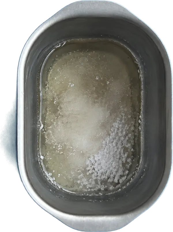 Nel sesto contenitore mettete 25 g di aceto di vino bianco, 5 g di zucchero bianco e 3 cucchiai Liffo di sale fino.