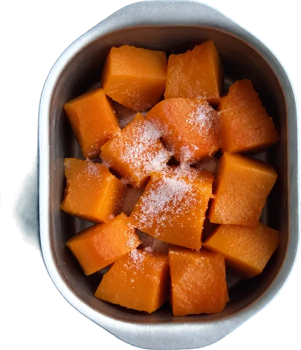 Nel secondo contenitore mettete 150 g di zucche a dadini grandi e 3 cucchiai Liffo di sale fino.