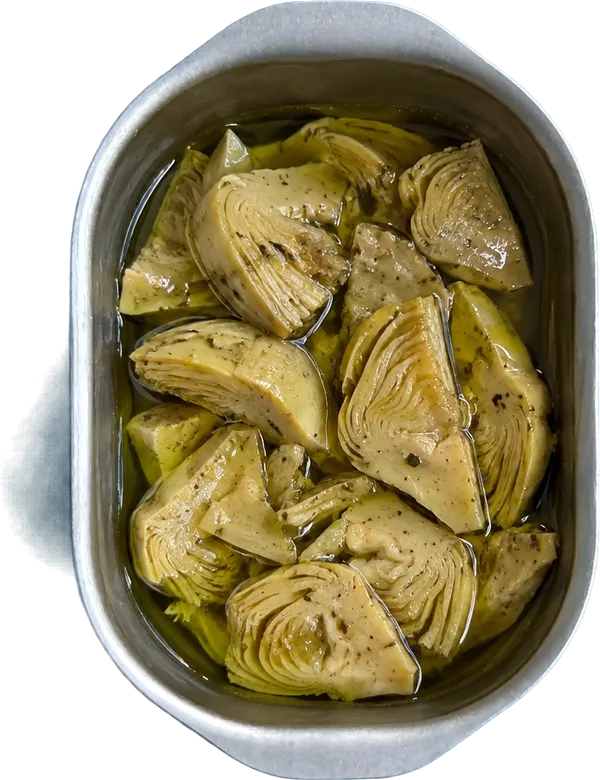 Nel secondo contenitore mettete 15 g di olio extravergine di oliva e 150 g di carciofi affettati.