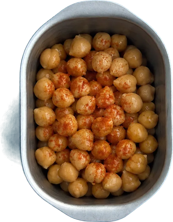 Nel quinto contenitore mettete 200 g di ceci cotti intero e 1 pizzico di paprika dolce in polvere.