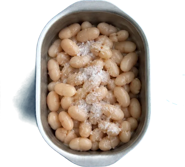 Nel settimo contenitore mettete 180 g di fagioli cannellini cotti e 4 cucchiai Liffo di sale fino.