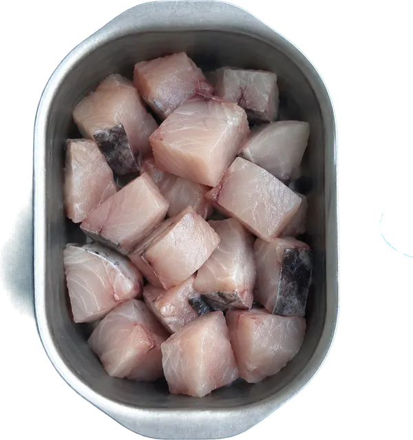 Nel sesto contenitore mettete 300 g di pesce spada a dadini medi.