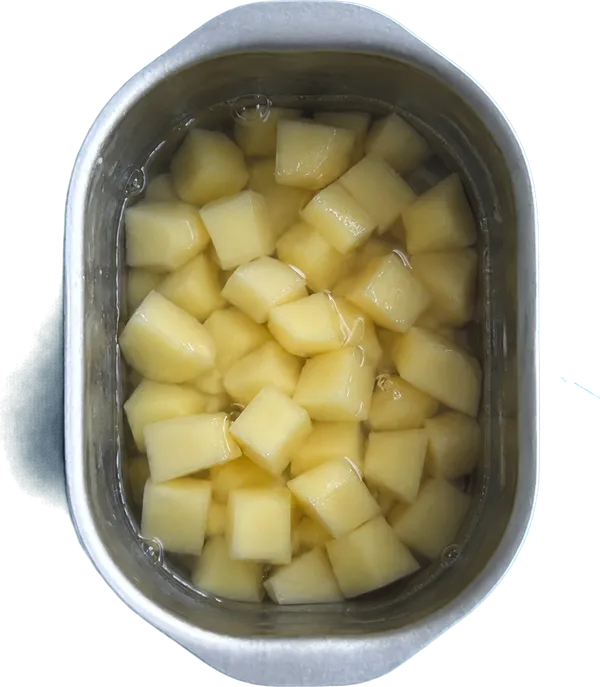 Nel quarto contenitore mettete 200 g di patate a dadini piccoli e 200 g di acqua.