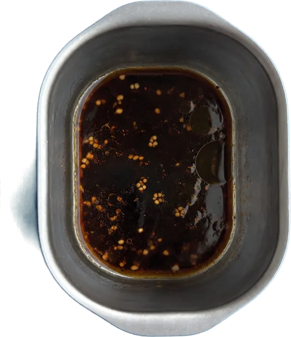 Nel settimo contenitore mettete 10 g di olio di semi di sesamo e 20 g di salsa di soia.
